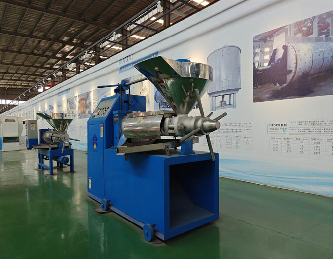 Fully automatic new spiral oil press